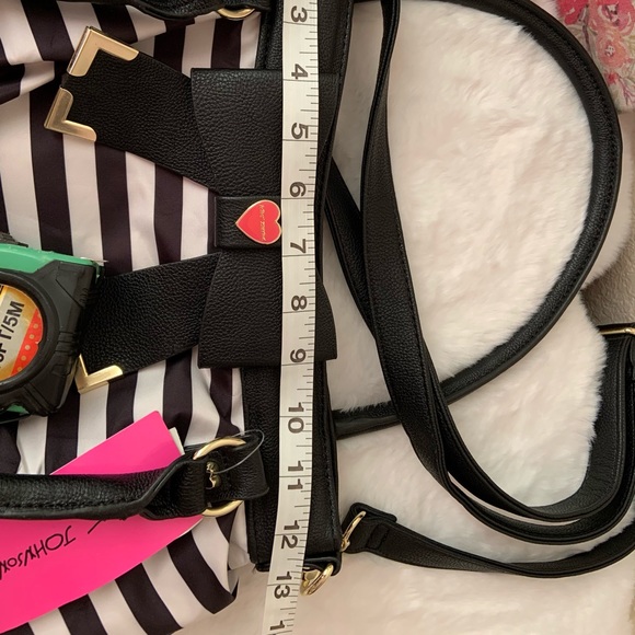 Betsy J satchel - Picture 7 of 10